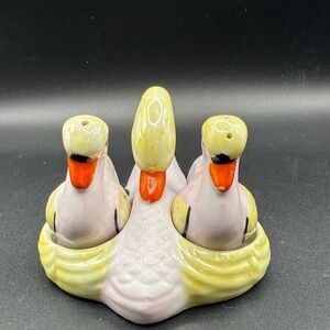 Swans! Vintage  Salt and Pepper Shakers
